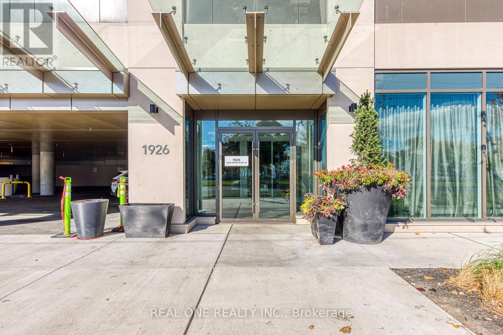 1809 - 1926 Lakeshore Boulevard W, Toronto, Ontario  M6S 1A1 - Photo 4 - W12871202