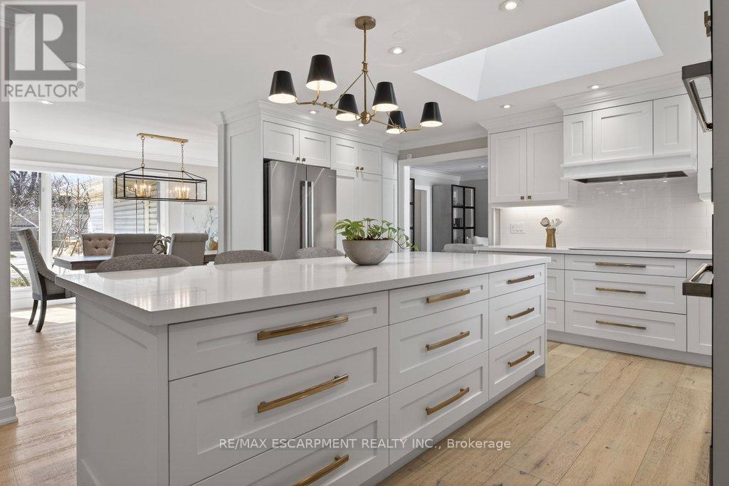 677 King Road, Burlington, Ontario  L7T 3K5 - Photo 13 - W12871214