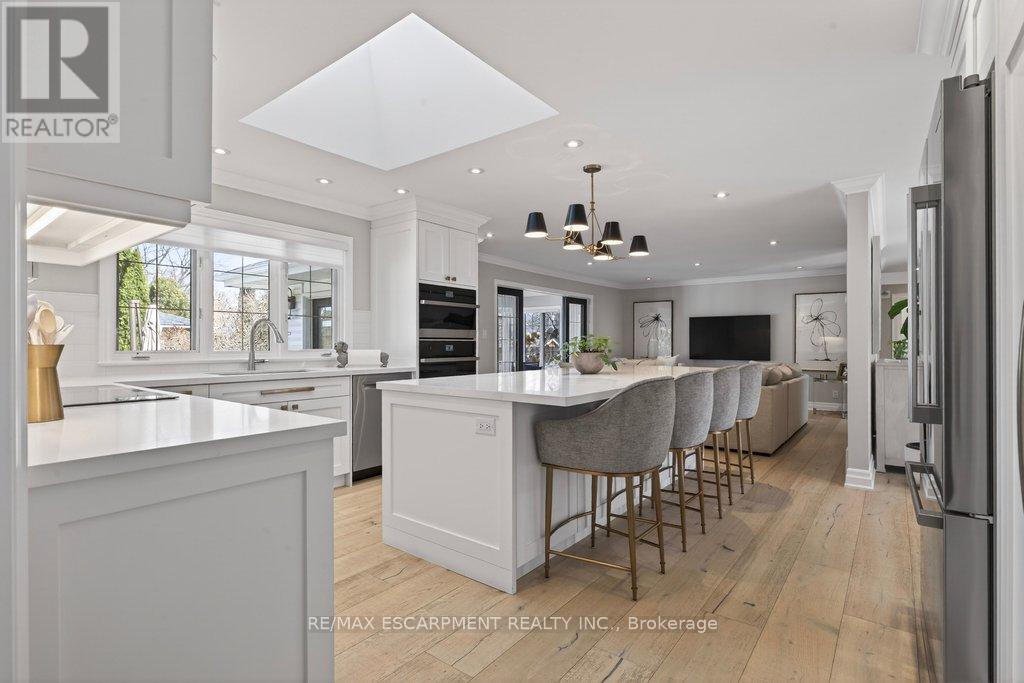 677 King Road, Burlington, Ontario  L7T 3K5 - Photo 15 - W12871214