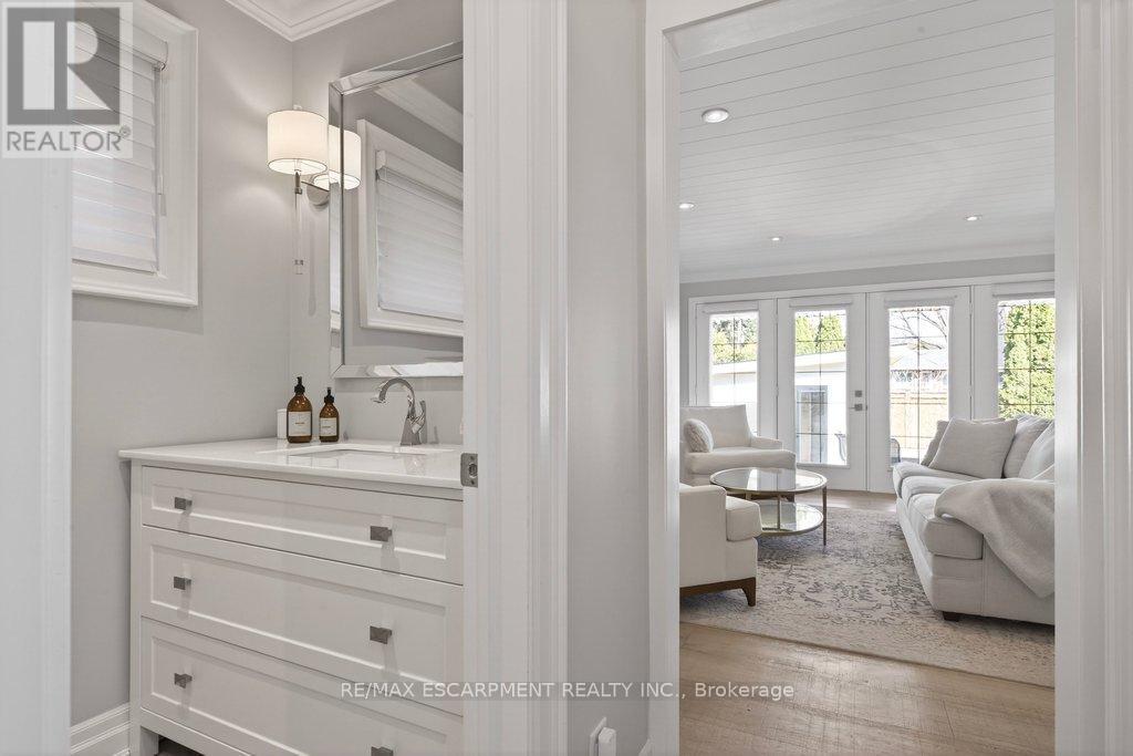 677 King Road, Burlington, Ontario  L7T 3K5 - Photo 21 - W12871214