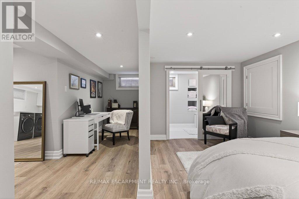 677 King Road, Burlington, Ontario  L7T 3K5 - Photo 34 - W12871214