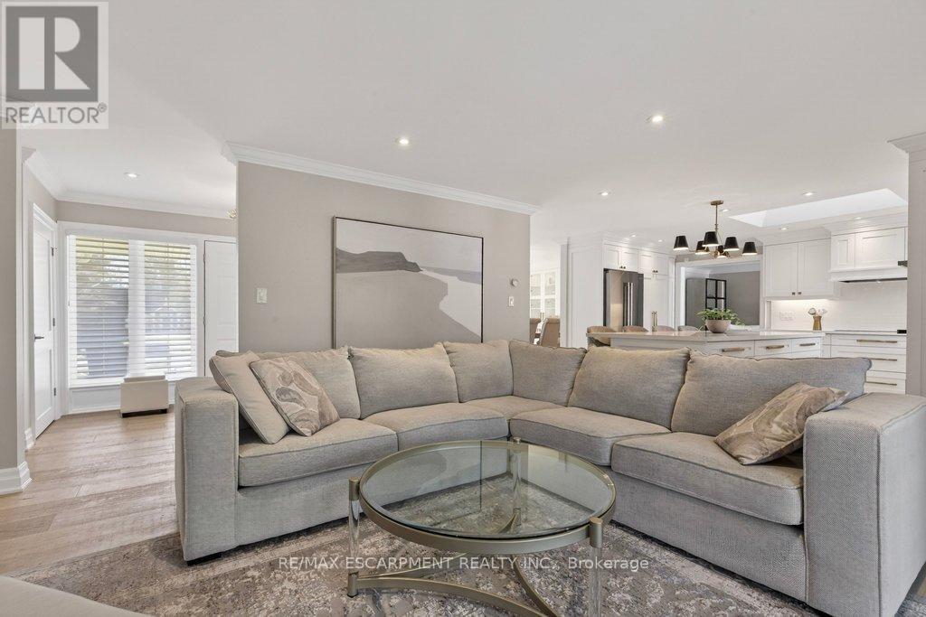 677 King Road, Burlington, Ontario  L7T 3K5 - Photo 5 - W12871214