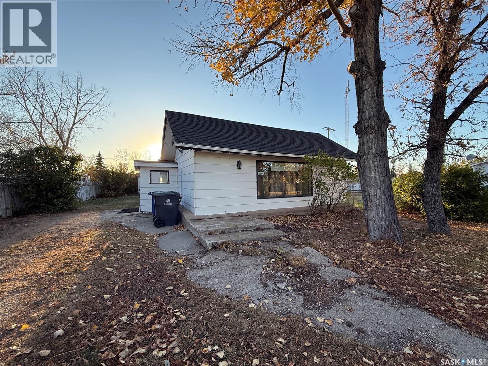 108 2nd AVENUE S, macrorie, Saskatchewan