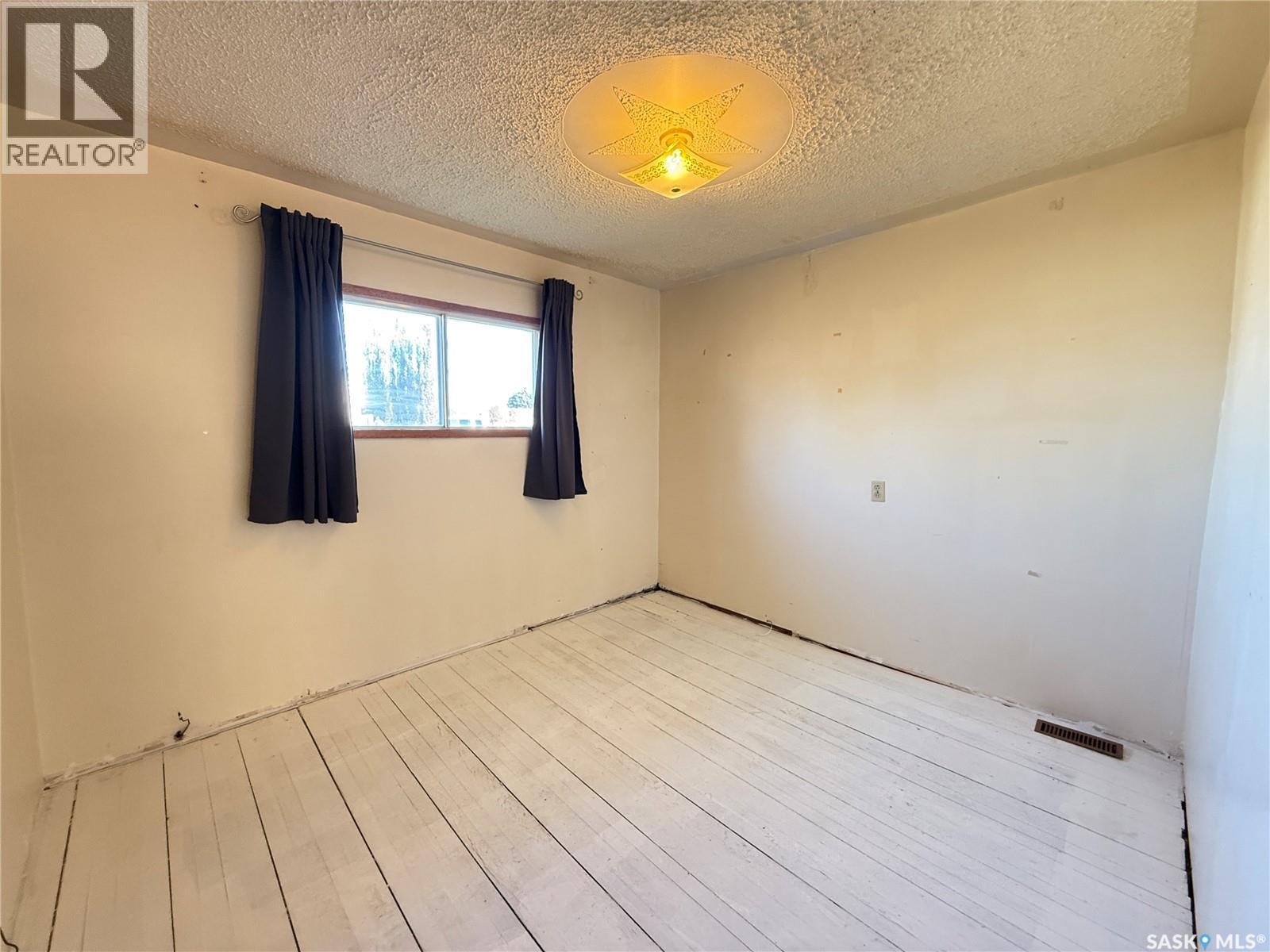 108 2nd Avenue S, Macrorie, Saskatchewan  S0L 2E0 - Photo 8 - SK030149