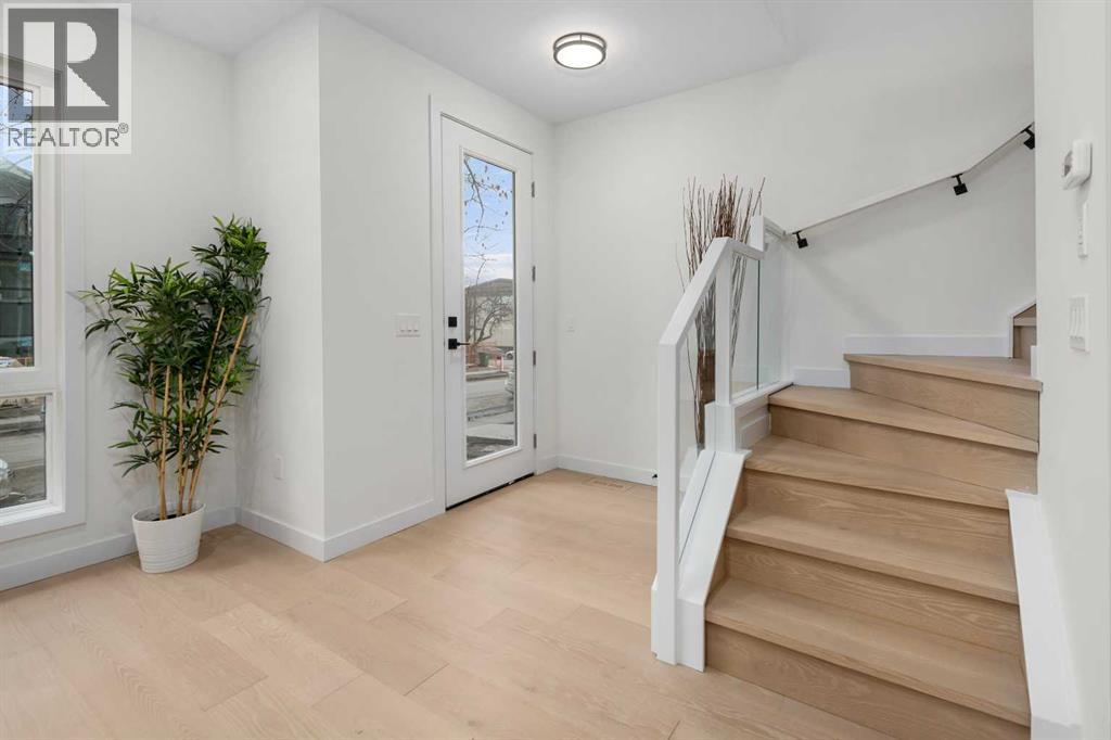 3719 14a Street Sw, Calgary, Alberta  T2T 3Y1 - Photo 3 - A2291909