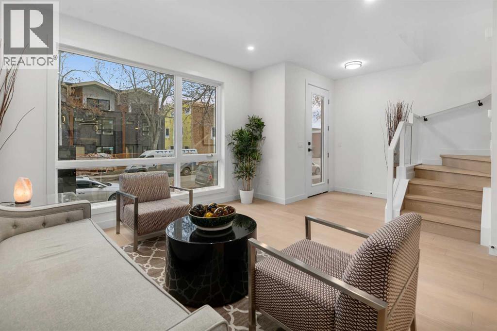 3719 14a Street Sw, Calgary, Alberta  T2T 3Y1 - Photo 4 - A2291909