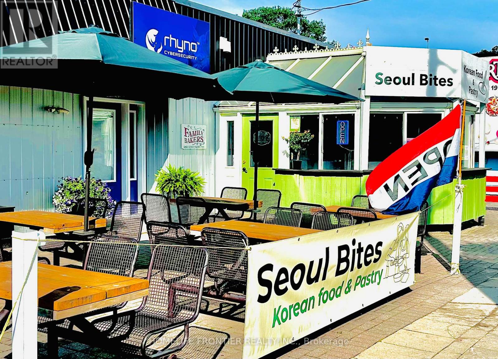 14 Main Street S, Lambton Shores (Grand Bend), Ontario  N0M 1T0 - Photo 2 - X12871128