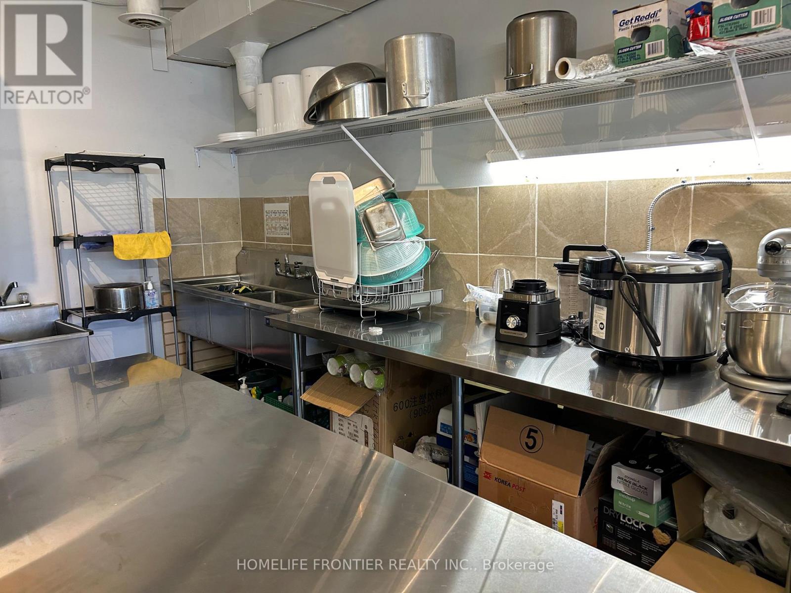 14 Main Street S, Lambton Shores (Grand Bend), Ontario  N0M 1T0 - Photo 3 - X12871128