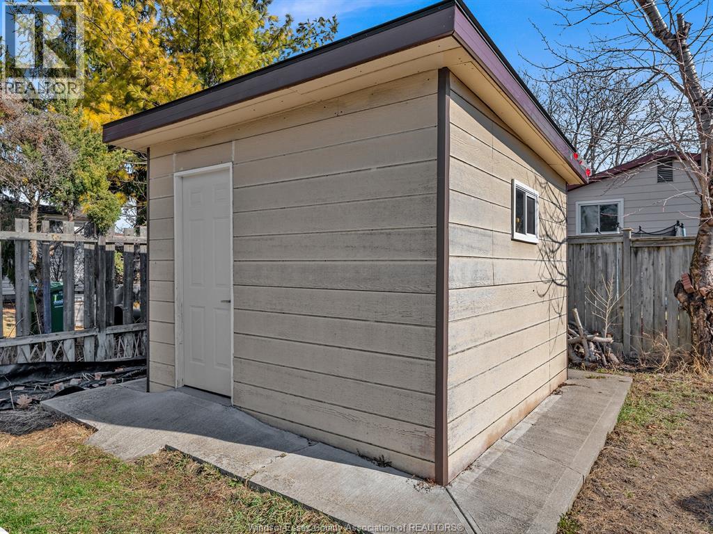 2848 Southridge, Windsor, Ontario  N8W 5N2 - Photo 8 - 26005124