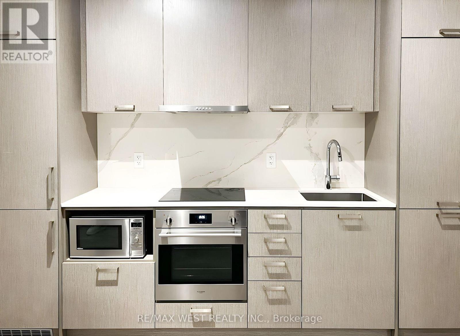 720 - 38 Honeycrisp Crescent, Vaughan, Ontario  L4K 0M8 - Photo 4 - N12846378