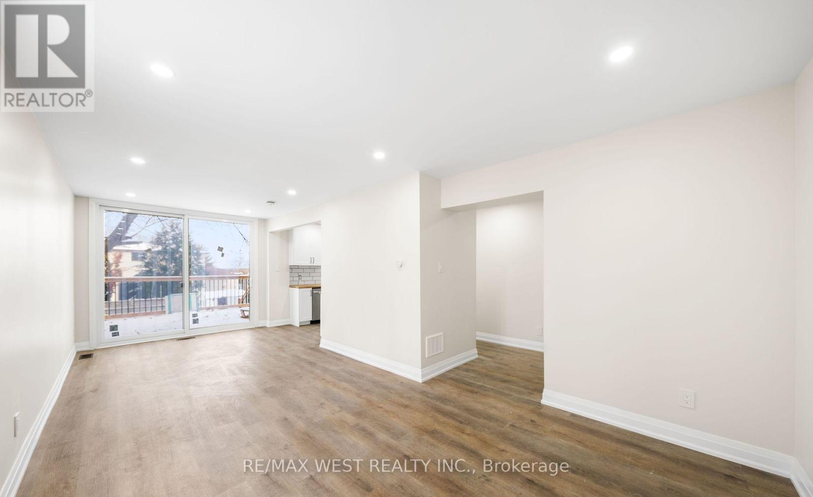 36 Wilson Court, Barrie, Ontario  L4N 5K8 - Photo 8 - S12848968