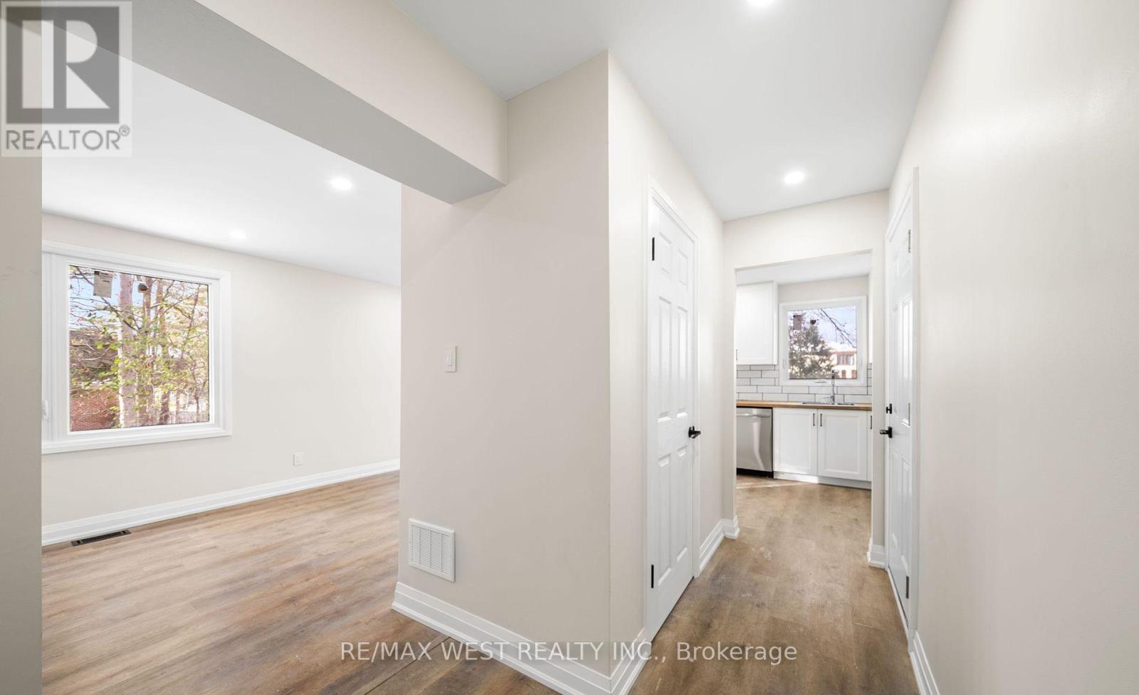 36 Wilson Court, Barrie, Ontario  L4N 5K8 - Photo 6 - S12848968