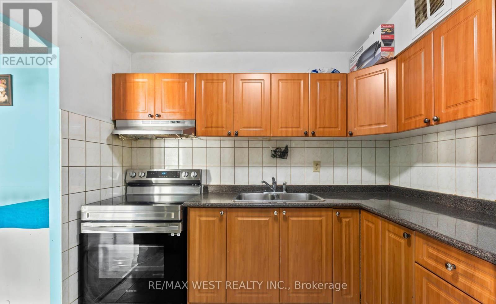 605 - 380 Dixon Road, Toronto (Kingsview Village-The Westway), Ontario  M9R 1T3 - Photo 13 - W12845206