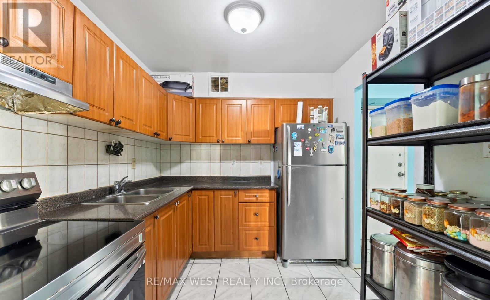 605 - 380 Dixon Road, Toronto (Kingsview Village-The Westway), Ontario  M9R 1T3 - Photo 15 - W12845206