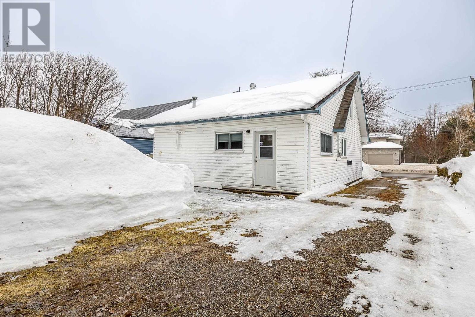 196 Macdonald Ave, Sault Ste. Marie, Ontario  P6B 1H5 - Photo 36 - SM260436