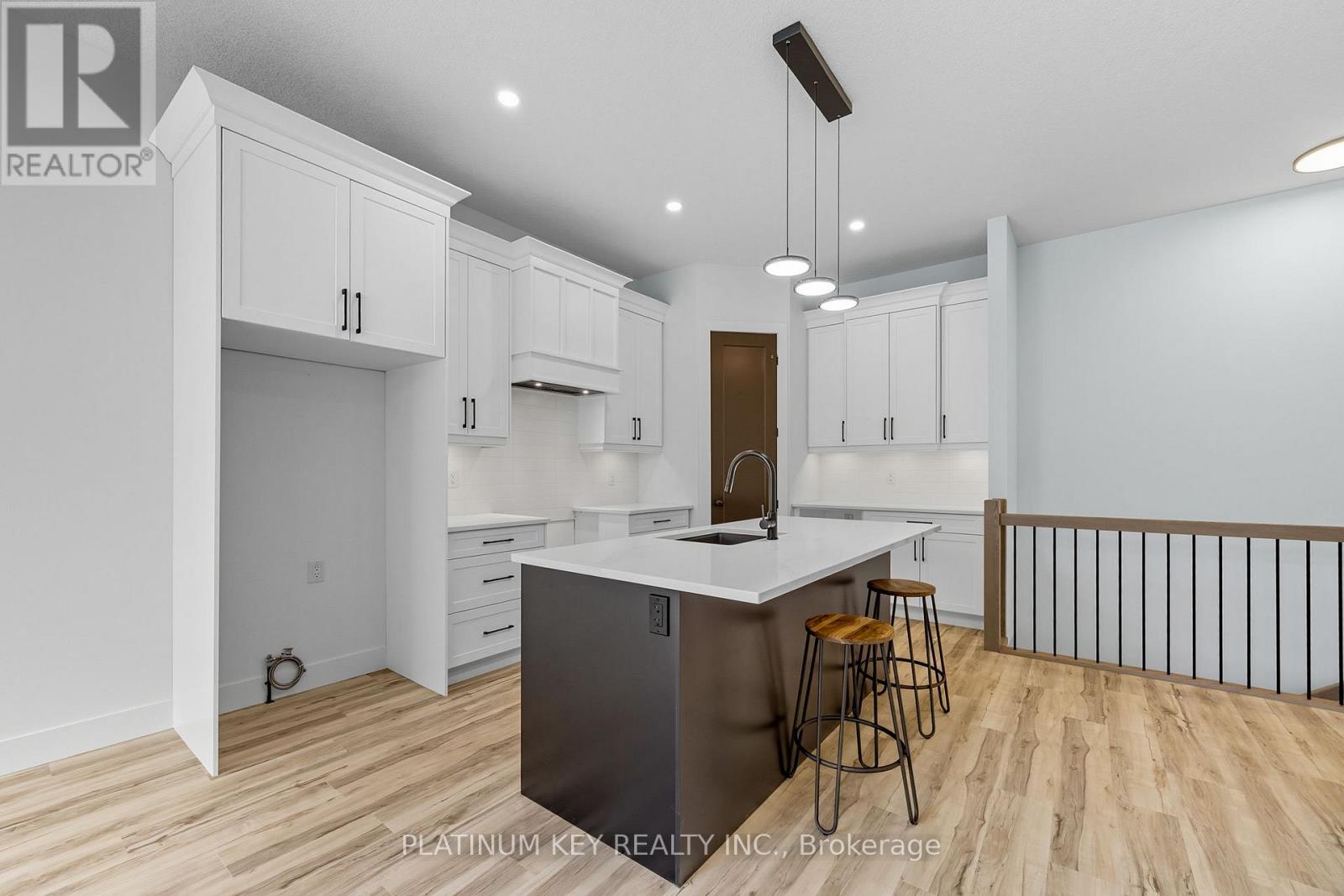 32 Briscoe Crescent, Strathroy-Caradoc (Ne), Ontario  N7G 4E2 - Photo 6 - X12729640