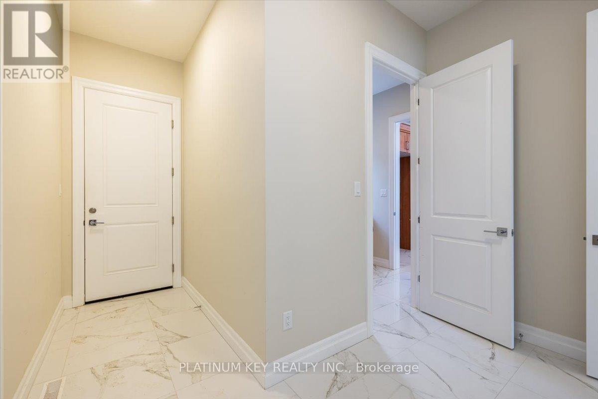 Photo 23 of 40 for 7 Edgeview Crescent