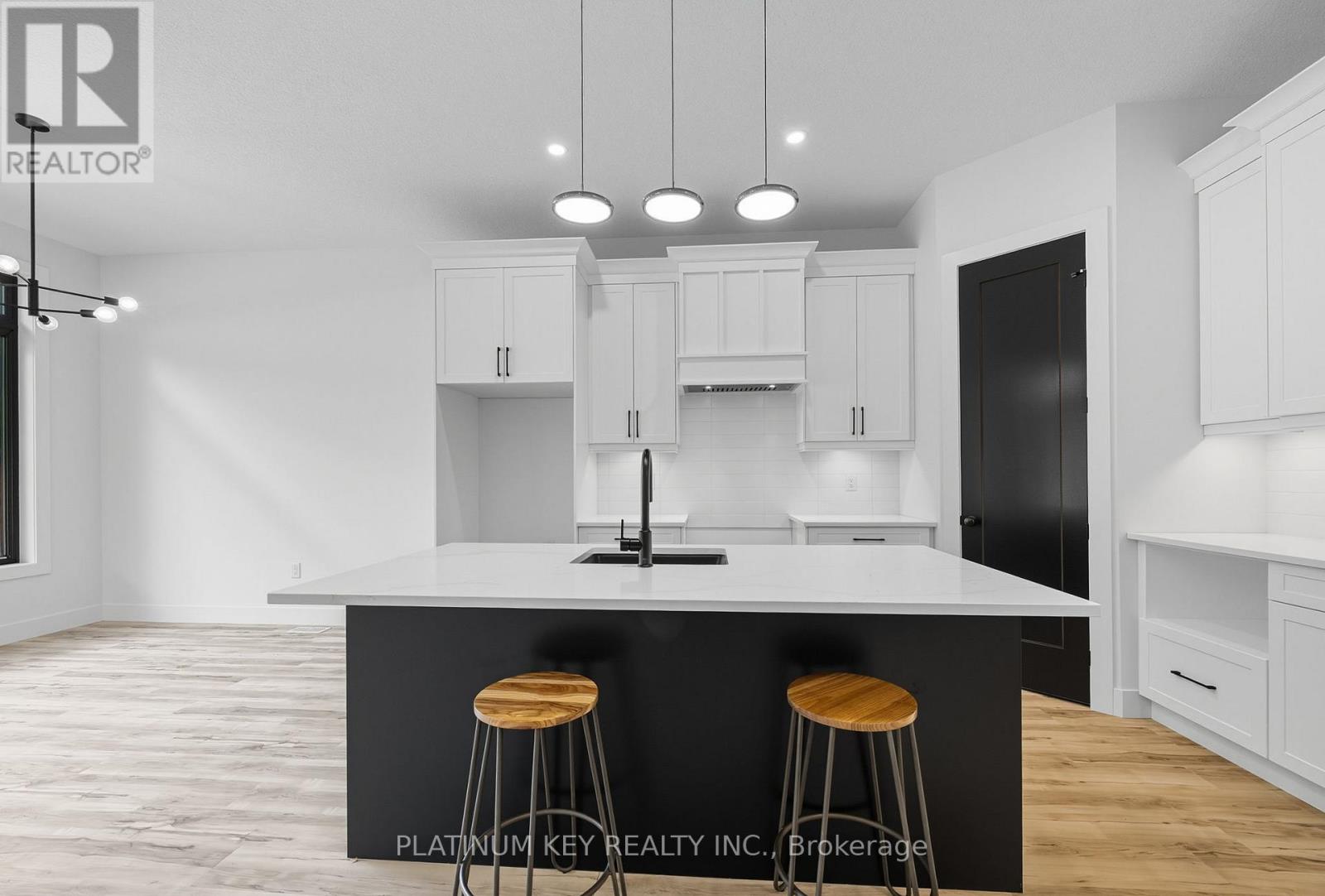 32 Briscoe Crescent, Strathroy-Caradoc (Ne), Ontario  N7G 4E2 - Photo 9 - X12729640