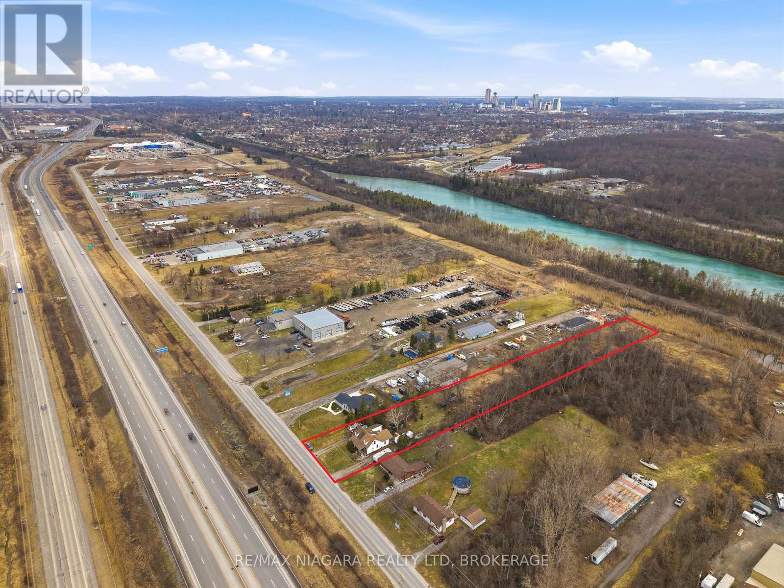 8356 Oakwood Drive, Niagara Falls, Ontario  L2E 6S5 - Photo 4 - X12871144