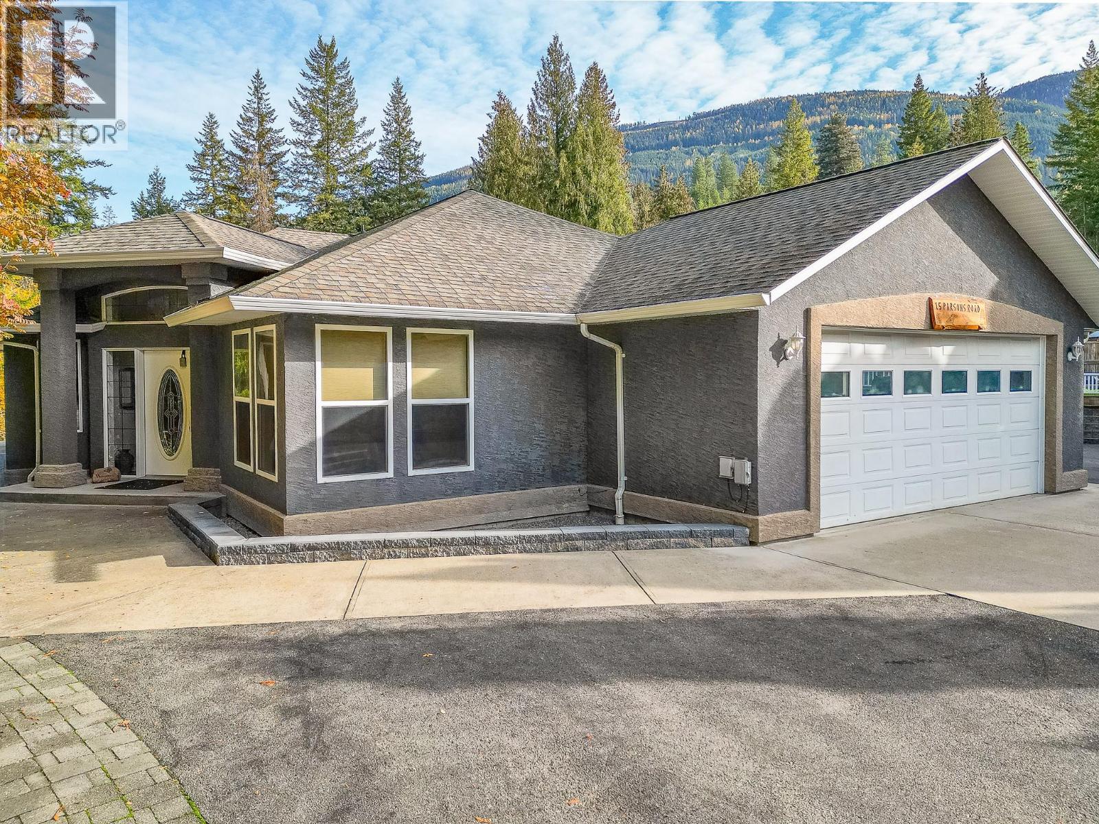 15 Parsons Road, Mara, British Columbia  V0E 2K0 - Photo 2 - 10378161