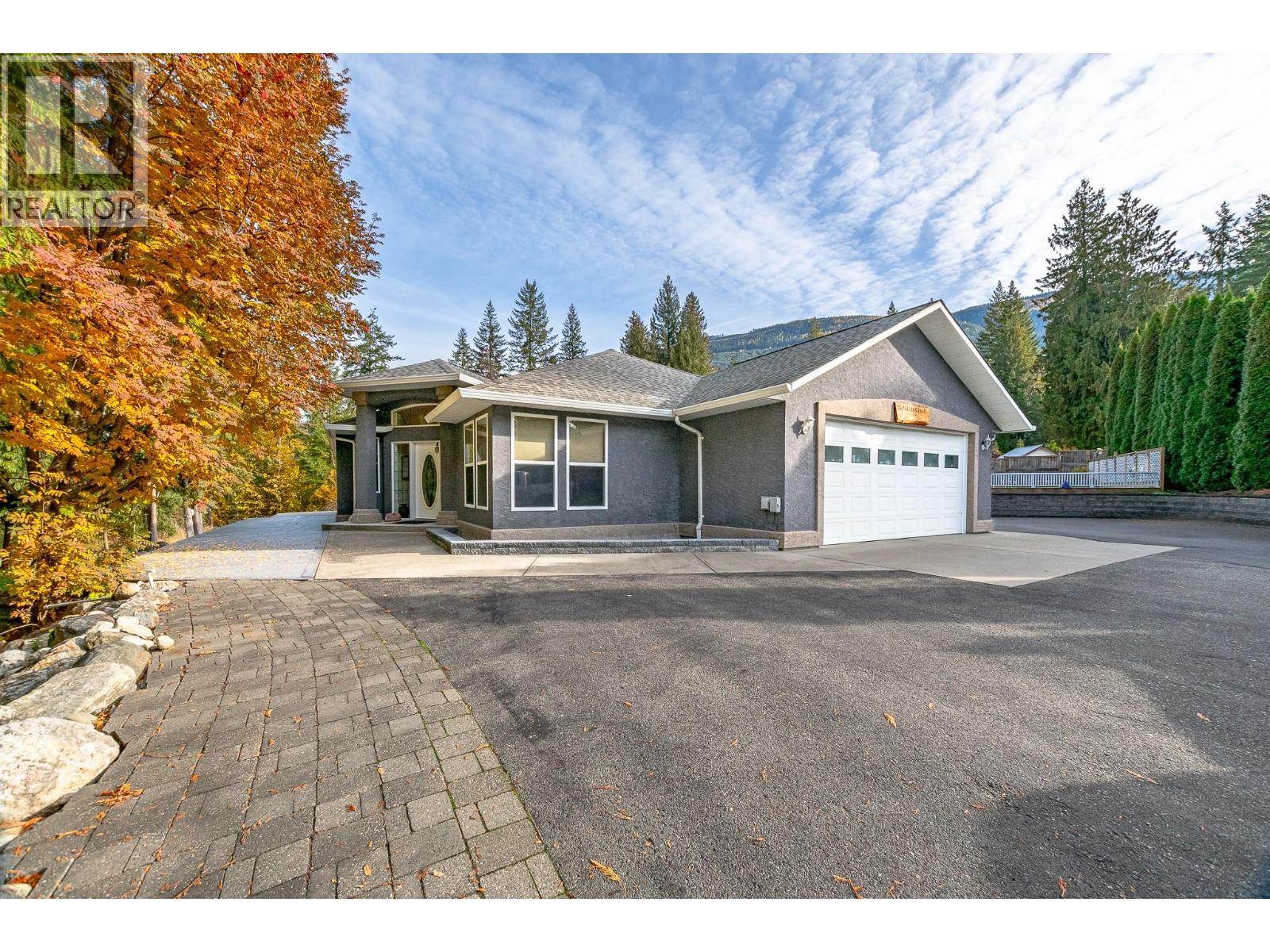 15 Parsons Road, Mara, British Columbia  V0E 2K0 - Photo 3 - 10378161