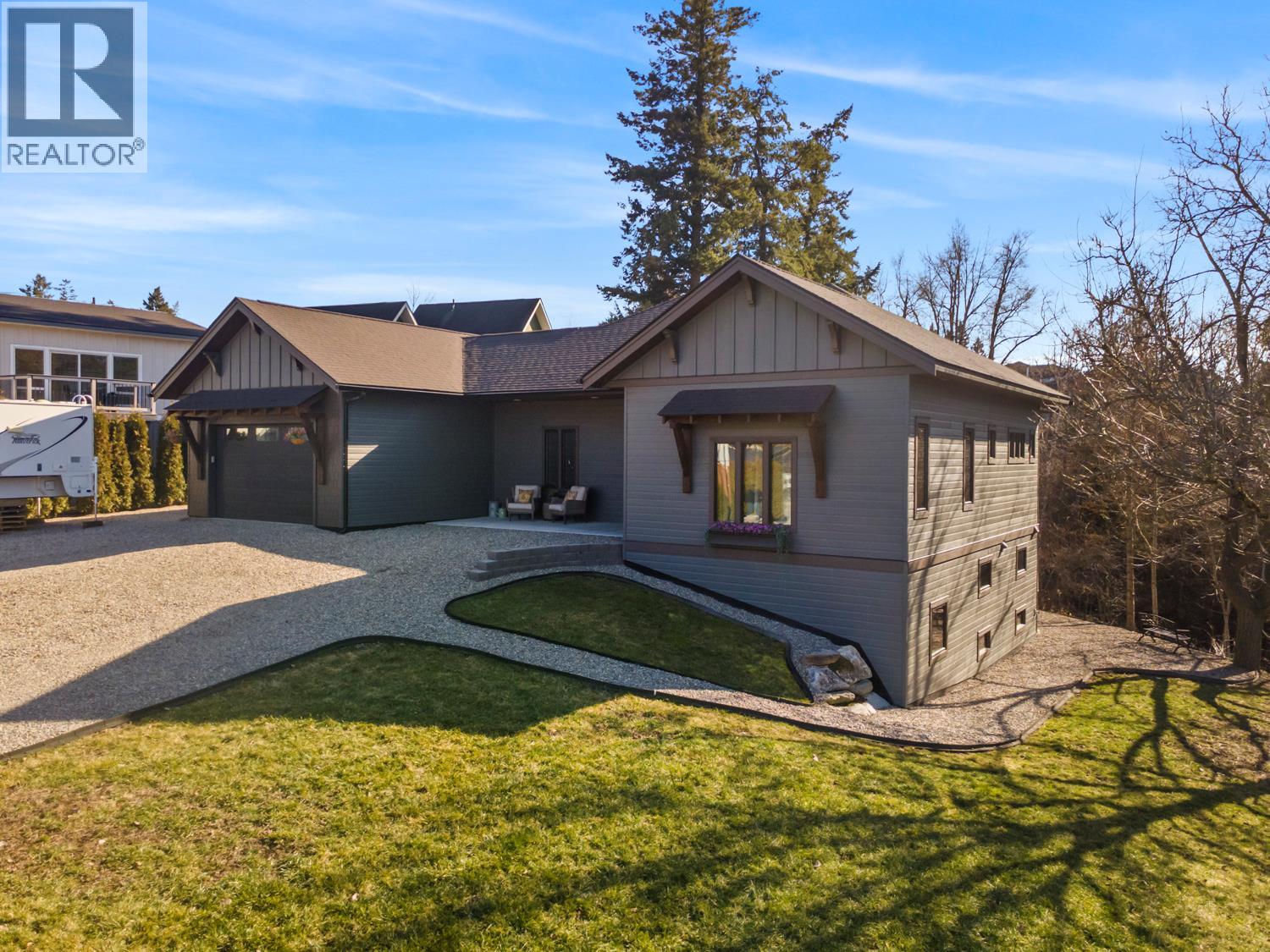 323 Canyon Street, Creston, British Columbia  V0B 1G3 - Photo 1 - 10377111