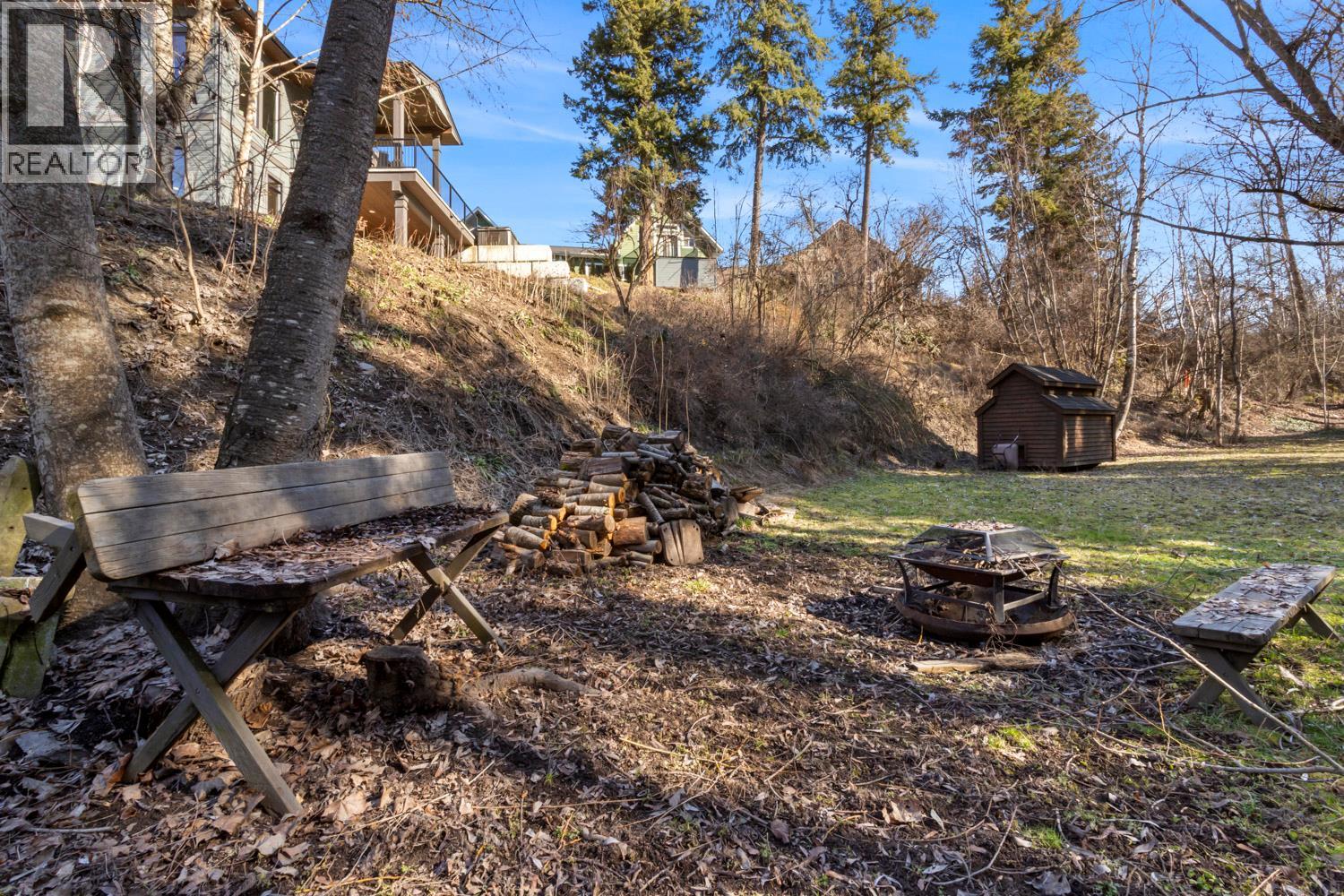 323 Canyon Street, Creston, British Columbia  V0B 1G3 - Photo 4 - 10377111