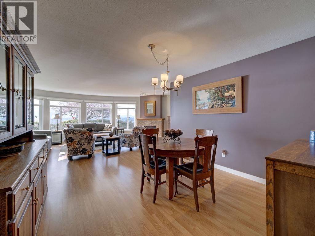 103 5470 Inlet Avenue, Sechelt, British Columbia  V7Z 0H4 - Photo 3 - R3098489