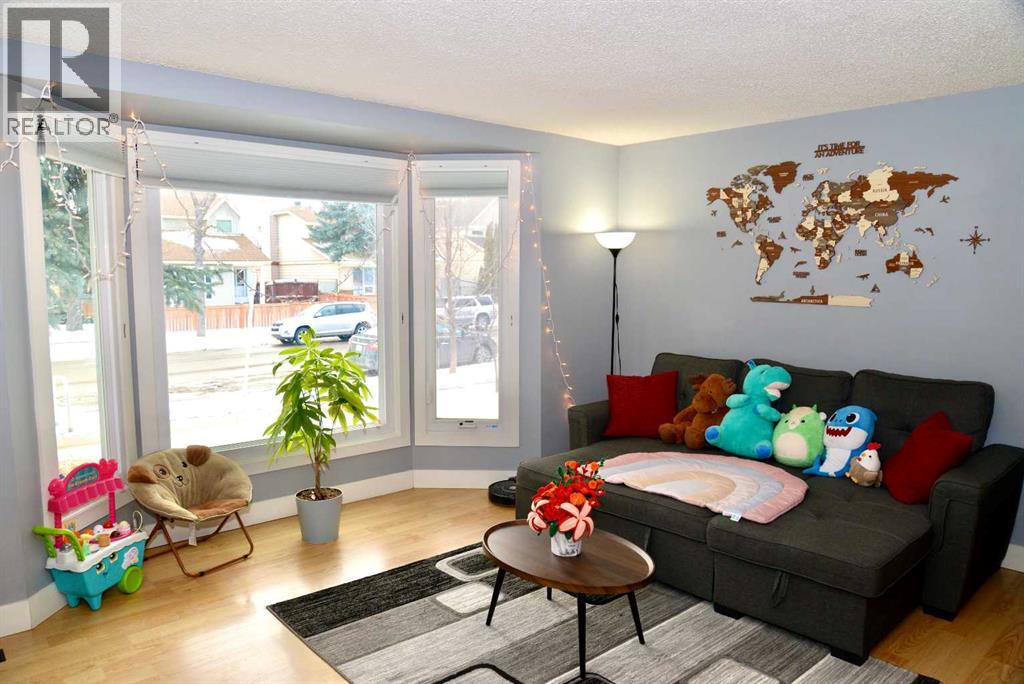 131 Erin Woods Drive Se, Calgary, Alberta  T2B 2T6 - Photo 5 - A2291781