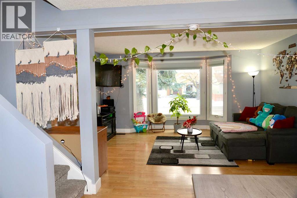 131 Erin Woods Drive Se, Calgary, Alberta  T2B 2T6 - Photo 8 - A2291781