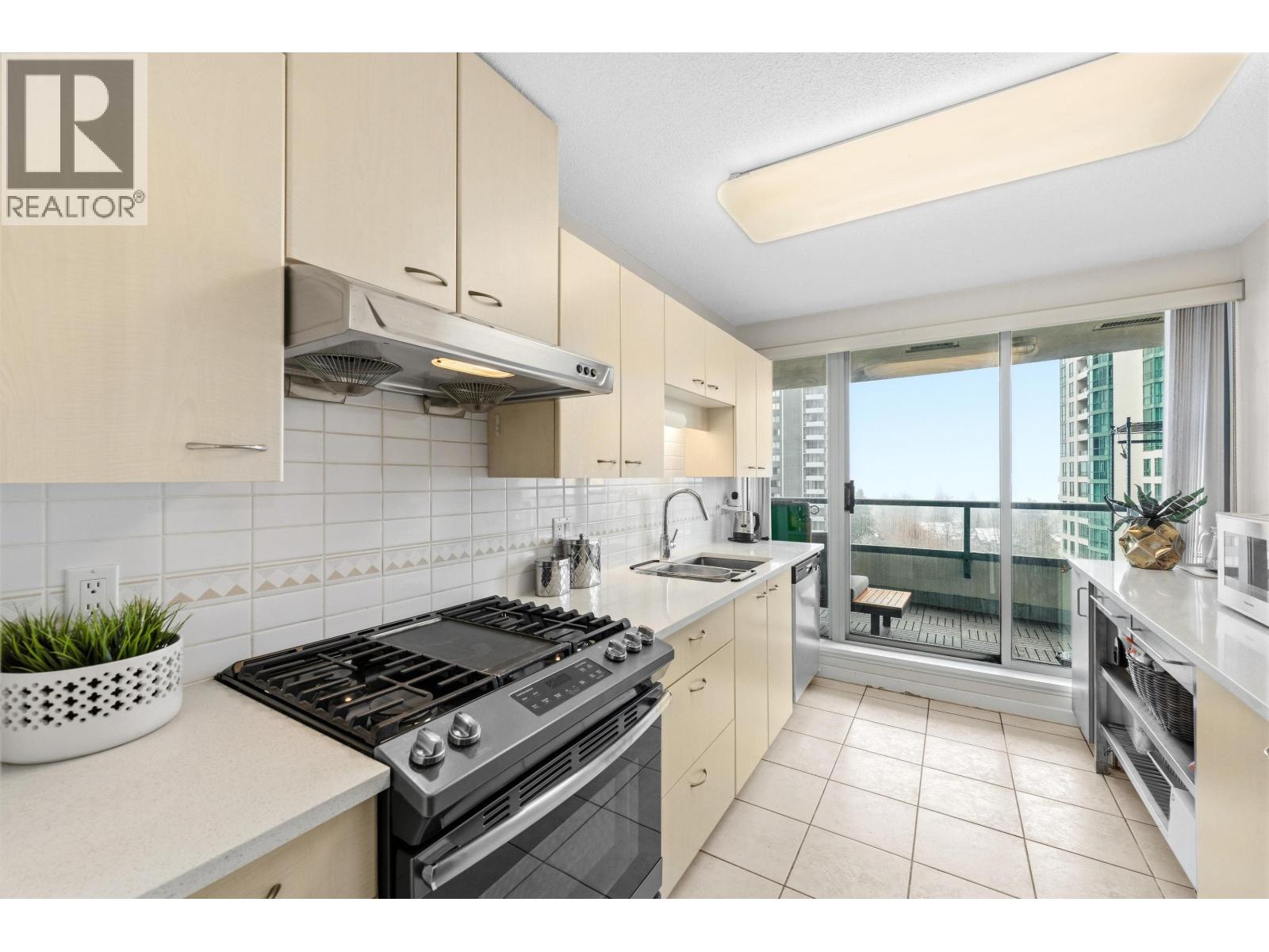 803 5848 Olive Avenue, Burnaby, British Columbia  V5H 4V6 - Photo 18 - R3098278