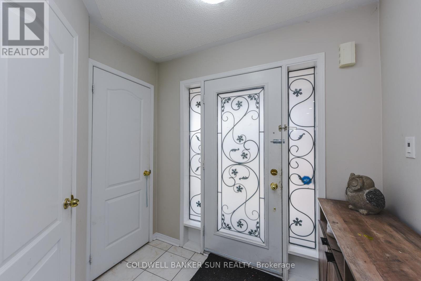 21 Sunnyview Road, Brampton, Ontario  L7A 3E4 - Photo 5 - W12583302