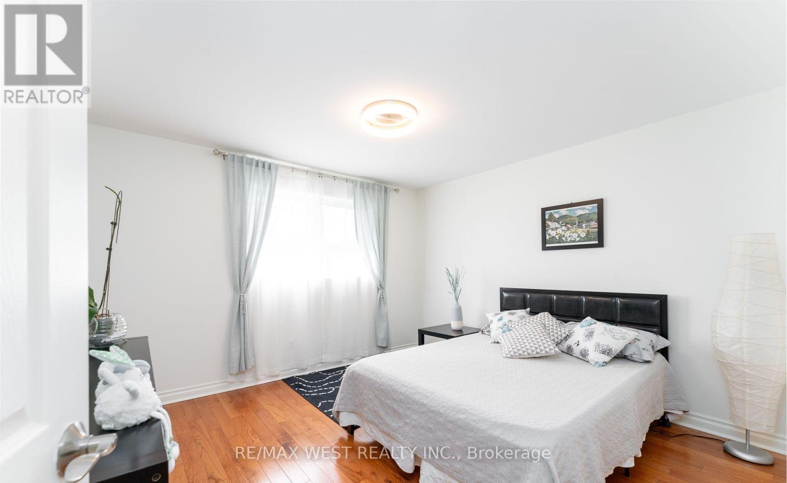 11 Farley Crescent, Toronto, Ontario  M9R 2A5 - Photo 21 - W12835902