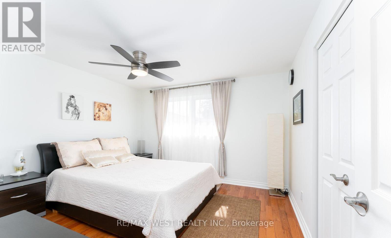 11 Farley Crescent, Toronto, Ontario  M9R 2A5 - Photo 19 - W12835902