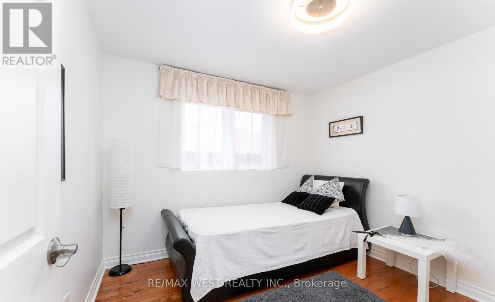 11 Farley Crescent, Toronto, Ontario  M9R 2A5 - Photo 20 - W12835902