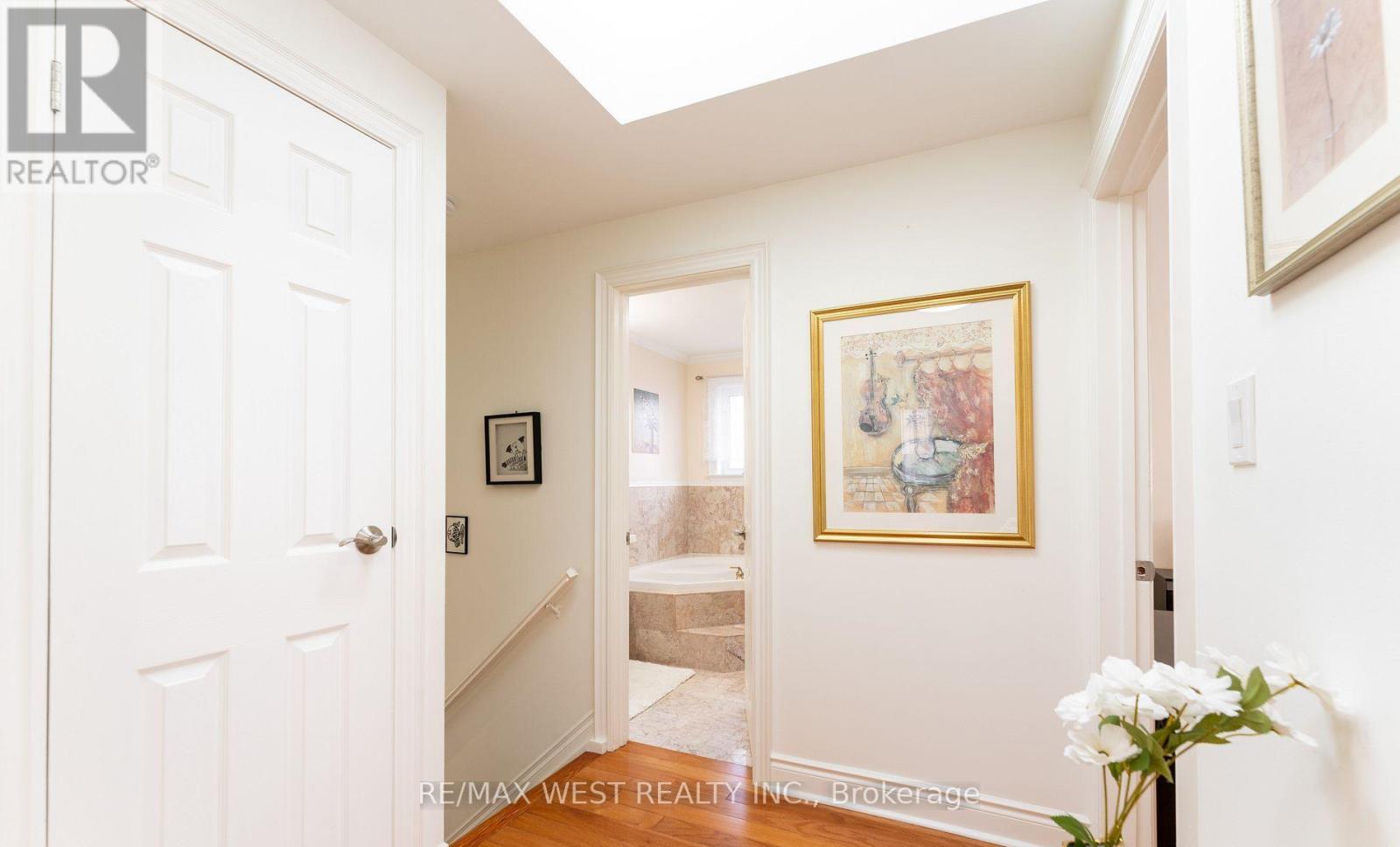 11 Farley Crescent, Toronto, Ontario  M9R 2A5 - Photo 40 - W12835902