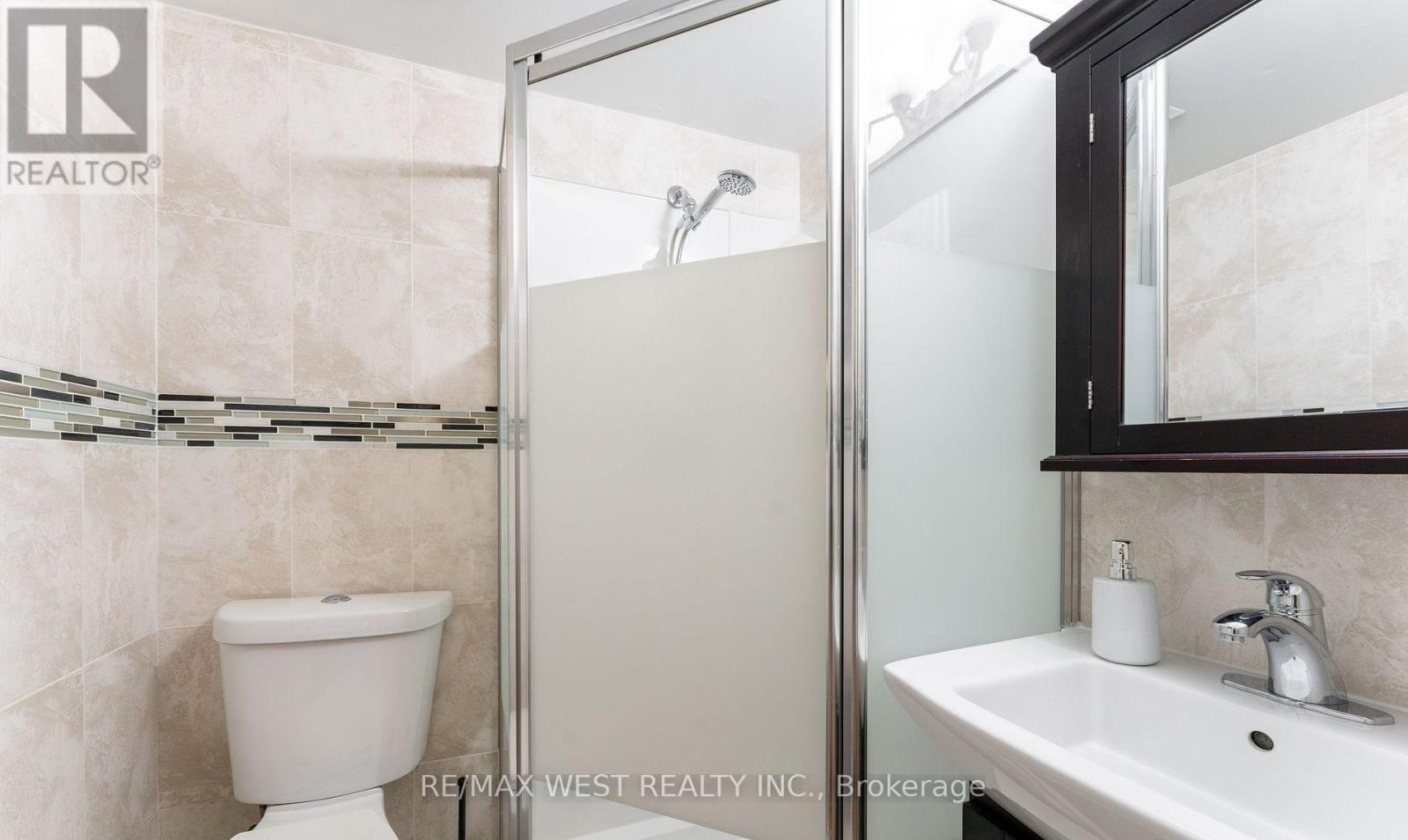 11 Farley Crescent, Toronto, Ontario  M9R 2A5 - Photo 24 - W12835902