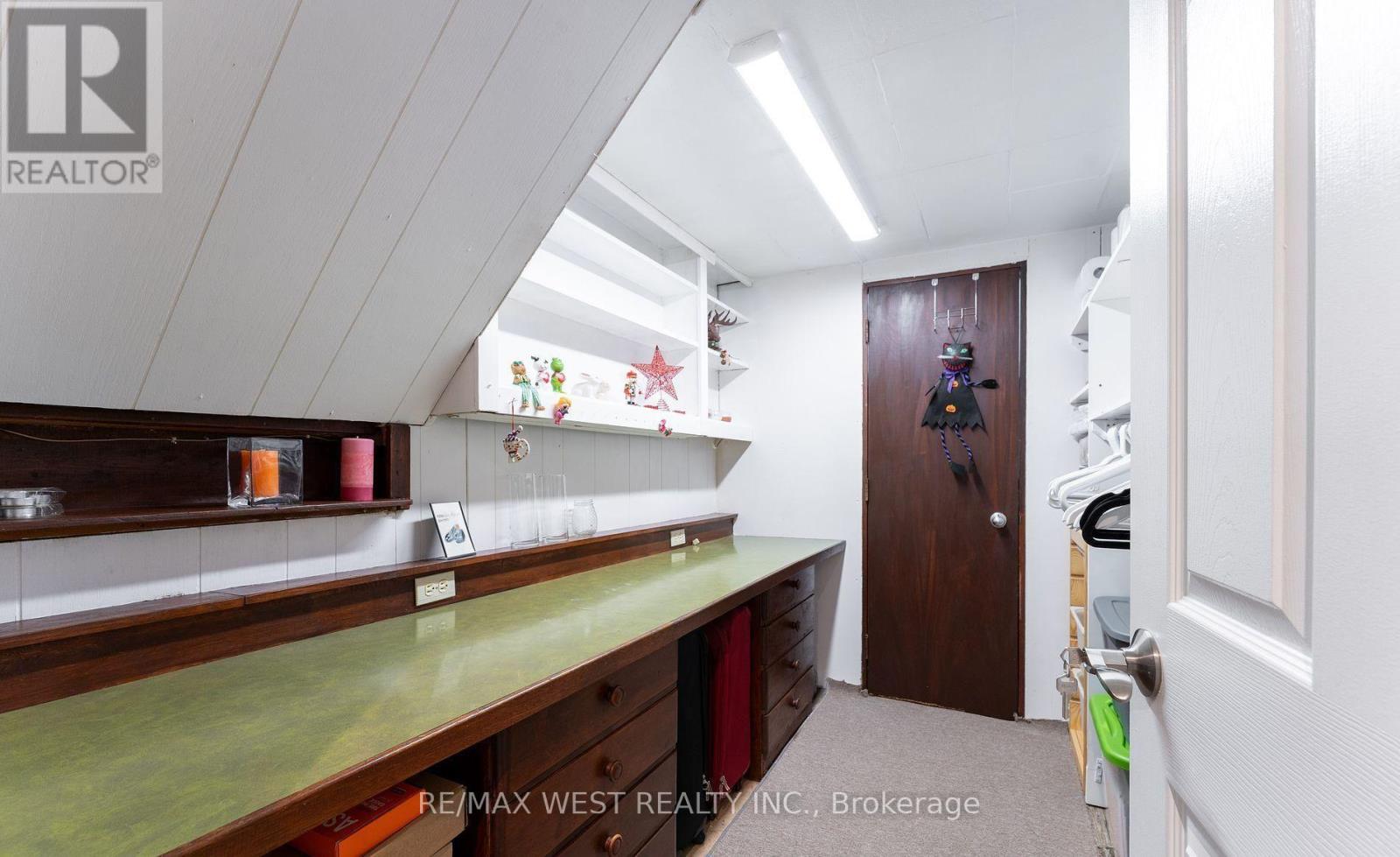 11 Farley Crescent, Toronto, Ontario  M9R 2A5 - Photo 42 - W12835902