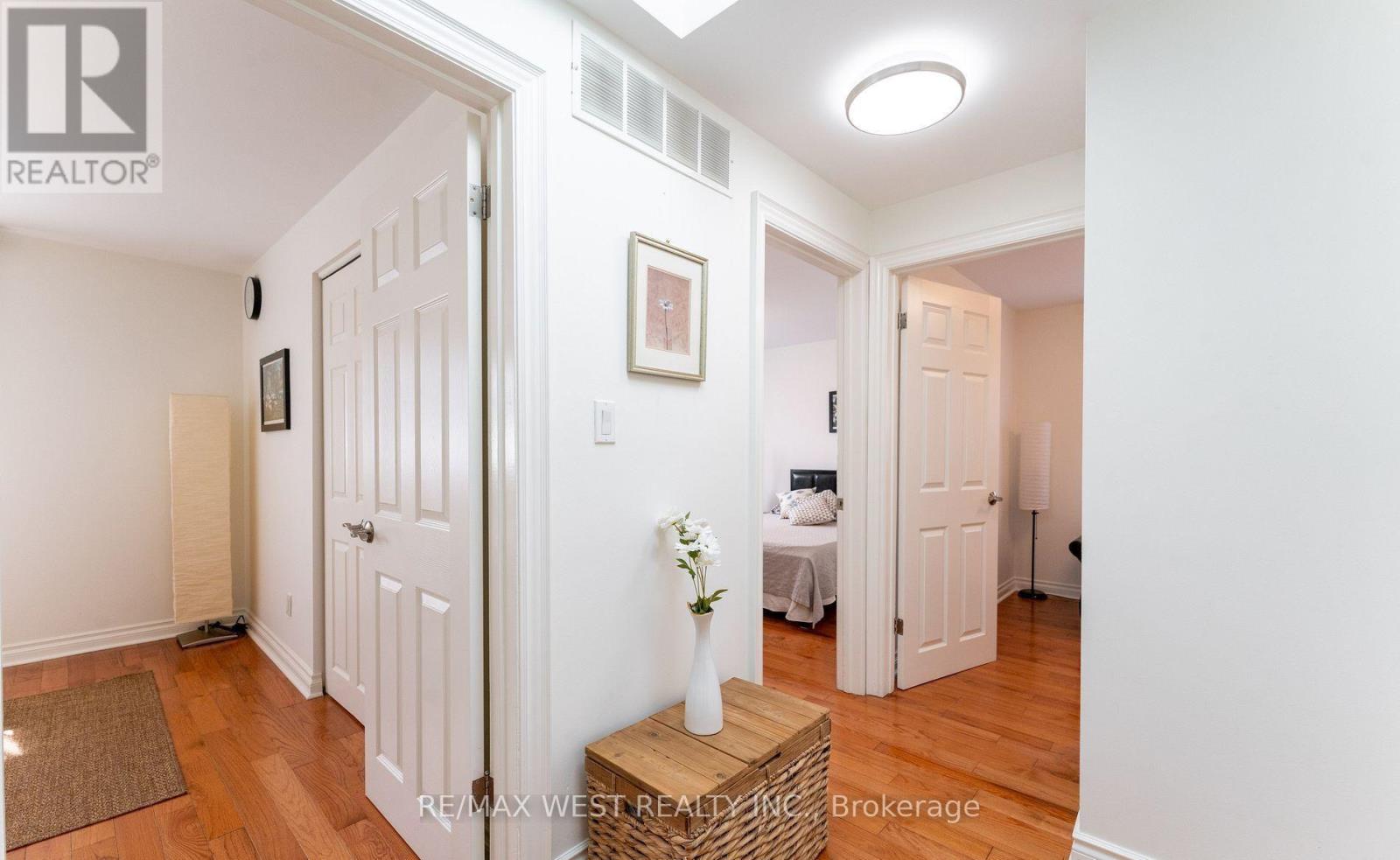 11 Farley Crescent, Toronto, Ontario  M9R 2A5 - Photo 45 - W12835902