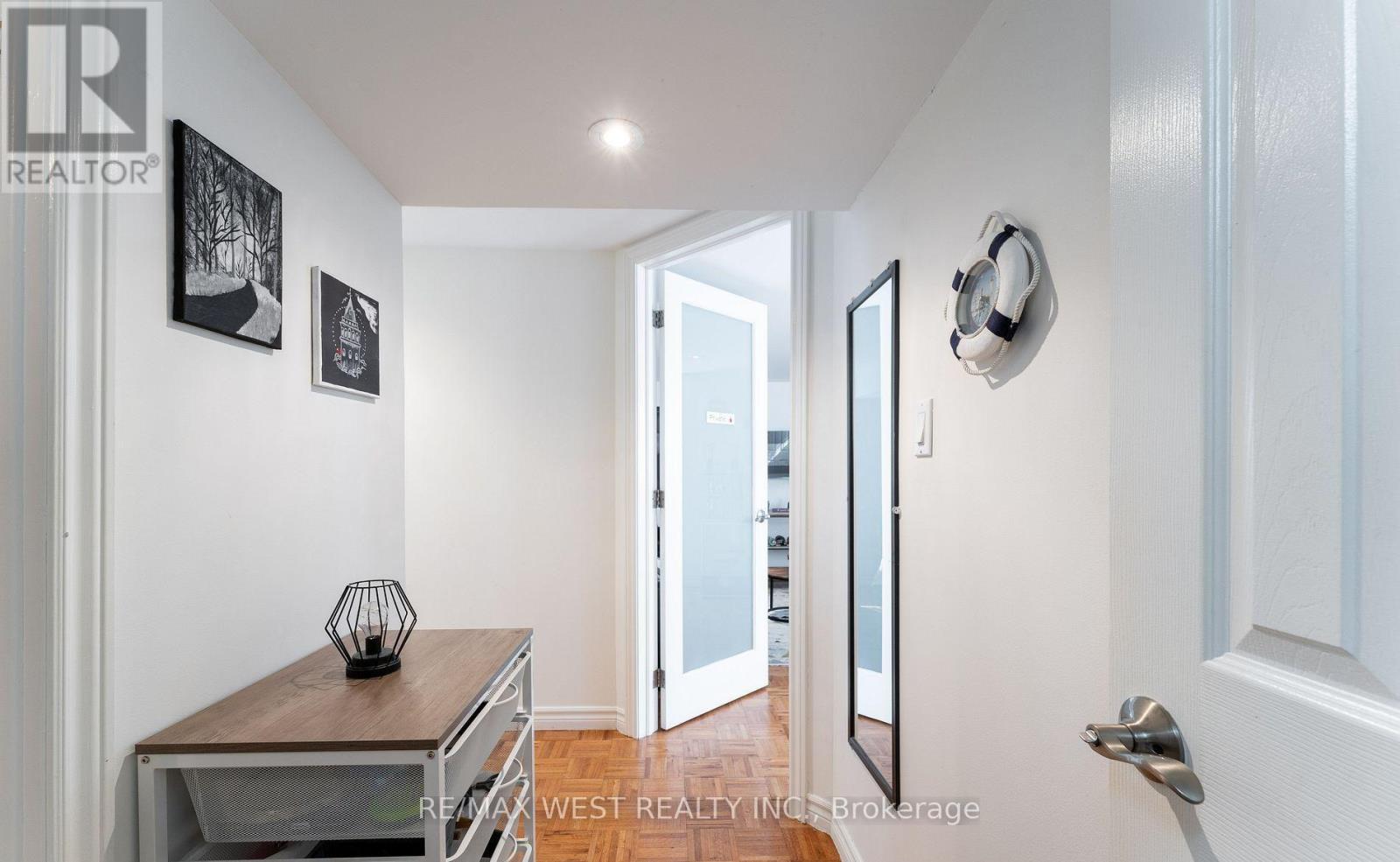 11 Farley Crescent, Toronto, Ontario  M9R 2A5 - Photo 41 - W12835902