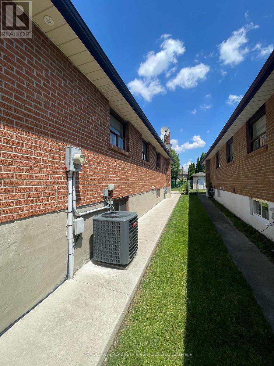 2399 Cashmere Avenue, Mississauga, Ontario  L5B 2M7 - Photo 13 - W12871138