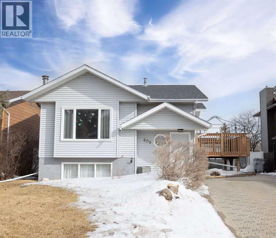 609 22 Street, Wainwright, Alberta  T9W 1J1 - Photo 2 - A2292258