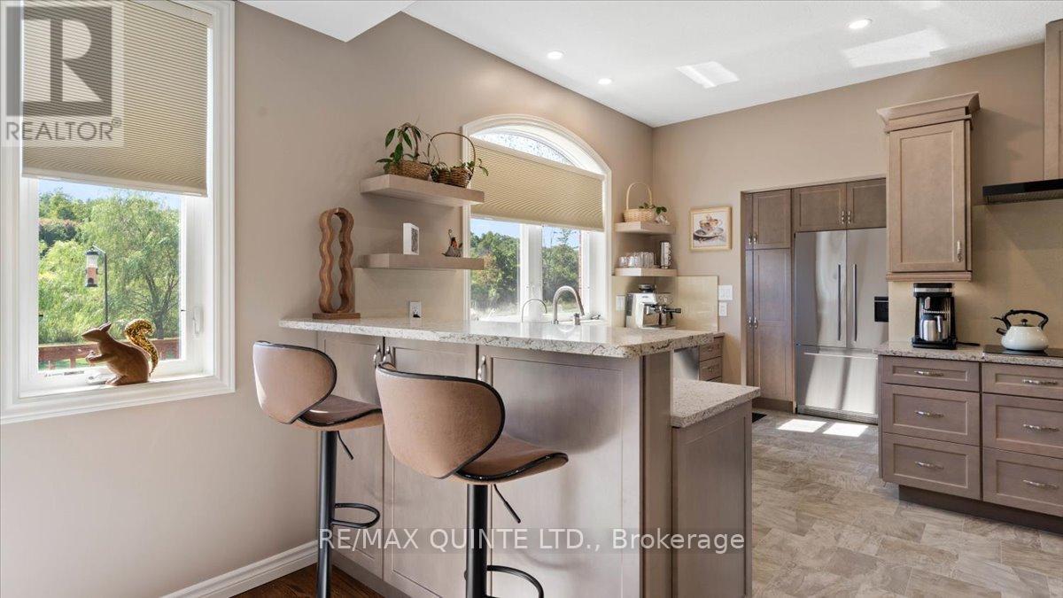 39 Deerfield Court, Prince Edward County (Ameliasburg Ward), Ontario  K8N 4Z1 - Photo 15 - X12871300