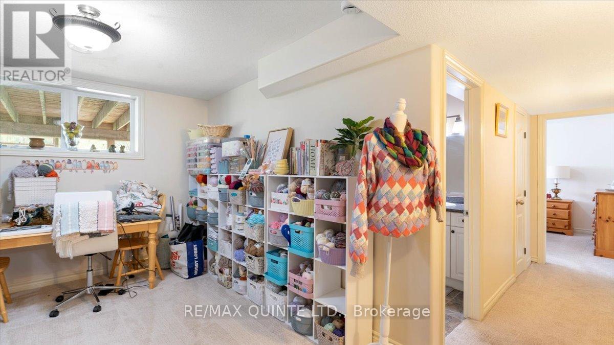 39 Deerfield Court, Prince Edward County (Ameliasburg Ward), Ontario  K8N 4Z1 - Photo 42 - X12871300