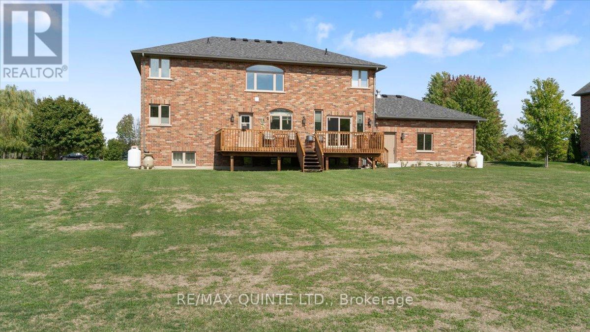 39 Deerfield Court, Prince Edward County (Ameliasburg Ward), Ontario  K8N 4Z1 - Photo 45 - X12871300