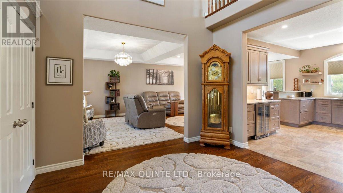 39 Deerfield Court, Prince Edward County (Ameliasburg Ward), Ontario  K8N 4Z1 - Photo 6 - X12871300