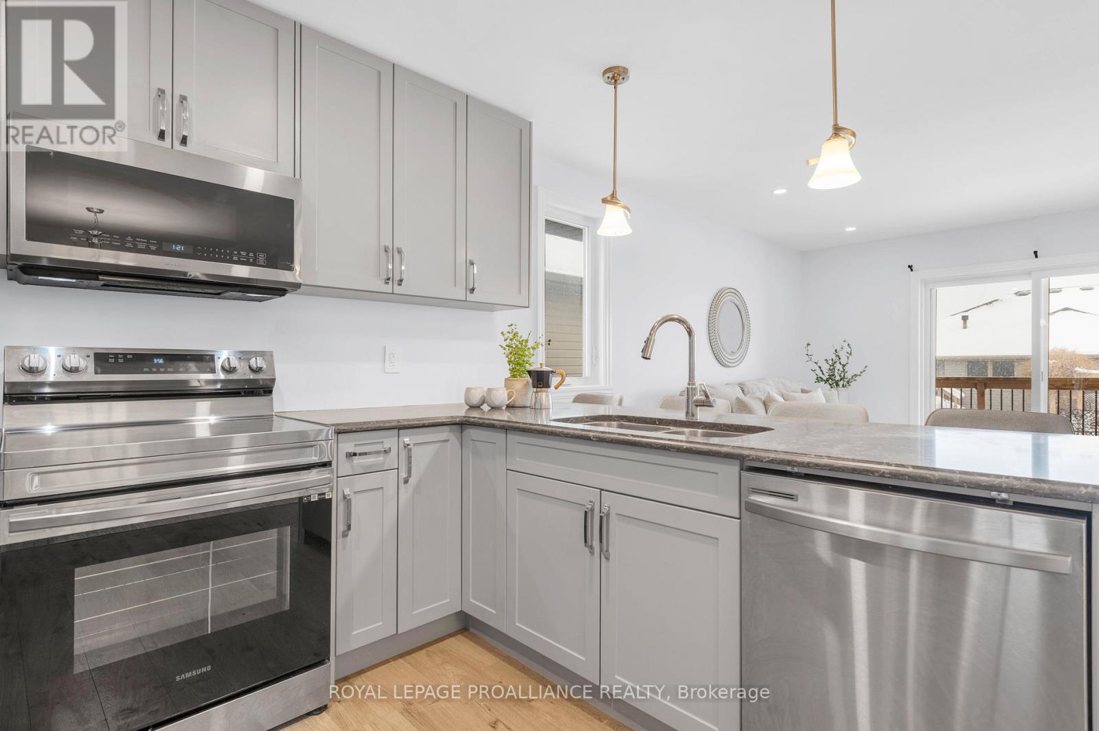 29 Cedar Park Crescent, Quinte West, Ontario  K8V 0J1 - Photo 13 - X12871364