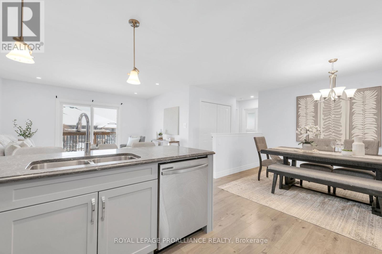 29 Cedar Park Crescent, Quinte West, Ontario  K8V 0J1 - Photo 14 - X12871364