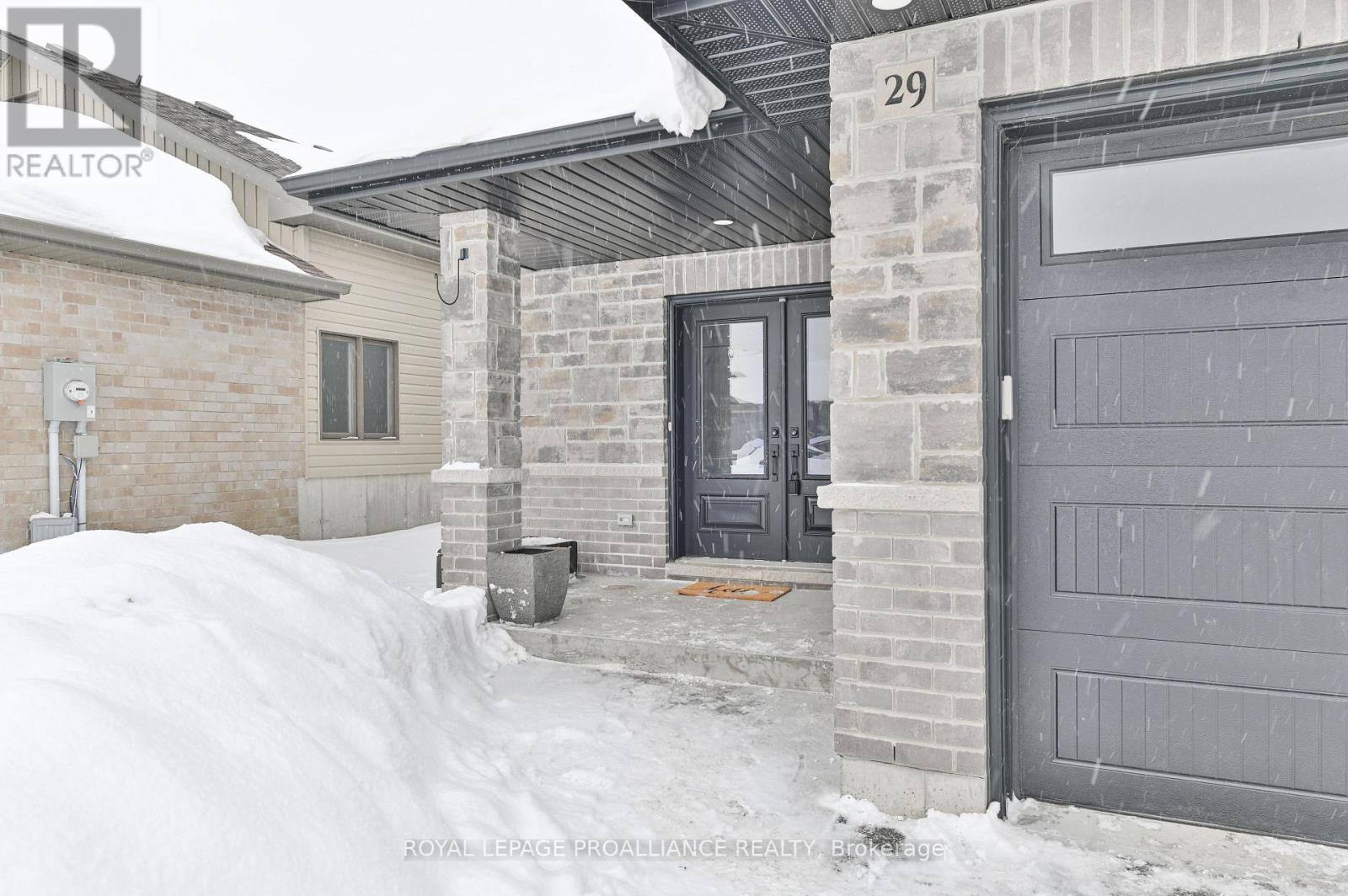 29 Cedar Park Crescent, Quinte West, Ontario  K8V 0J1 - Photo 4 - X12871364