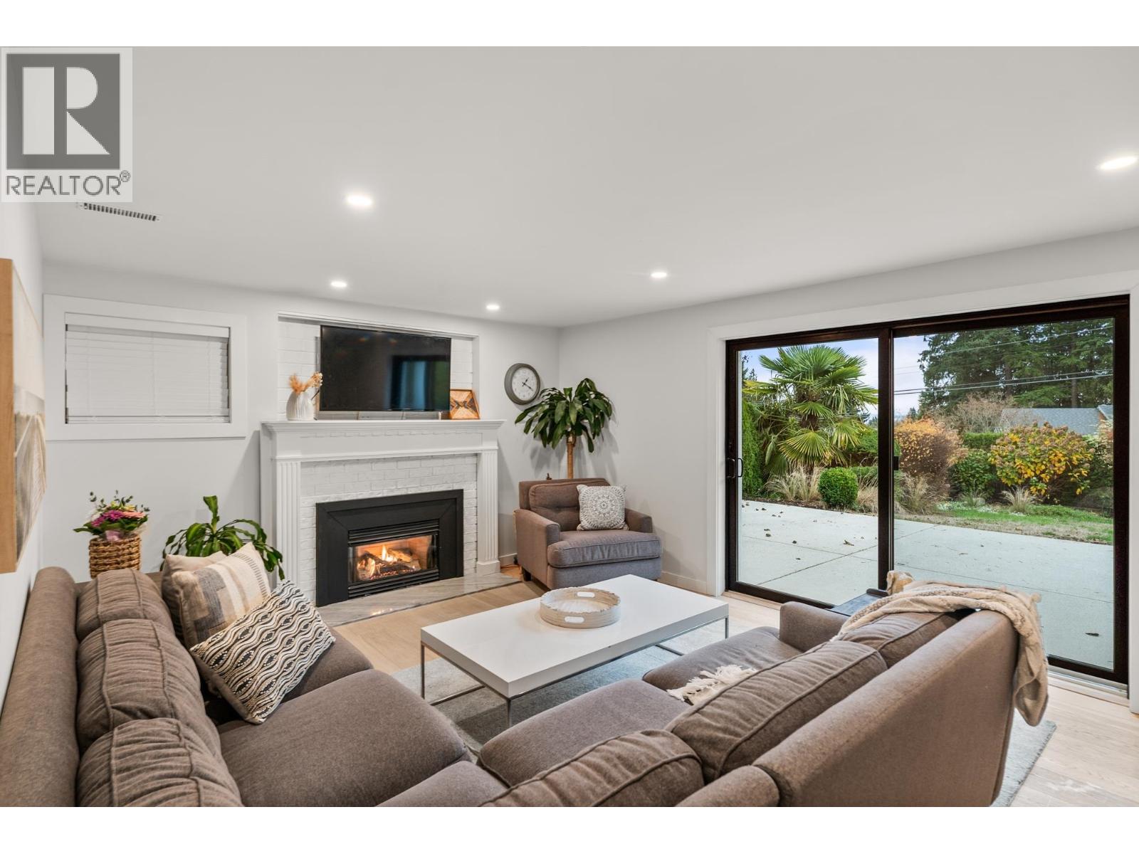 1017 Walalee Drive, Delta, British Columbia  V4M 2L9 - Photo 9 - R3098649